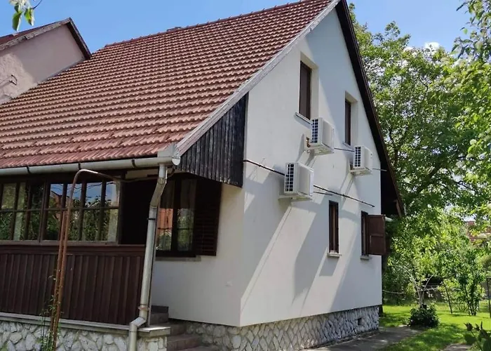 Daire Borcsa Pihenohaz Mezőkövesd
